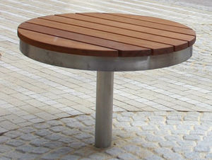 mesa alta de madera exótica