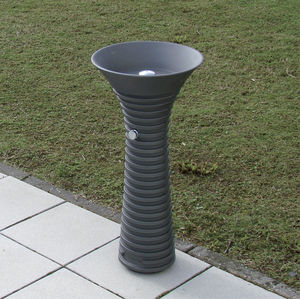 fuente de agua de exterior