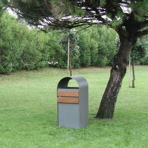 cubo de basura público