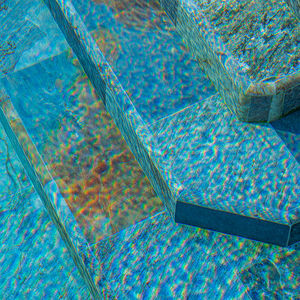 borde de piscina de porcelana