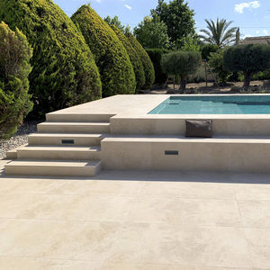 borde de piscina de gres porcelánico
