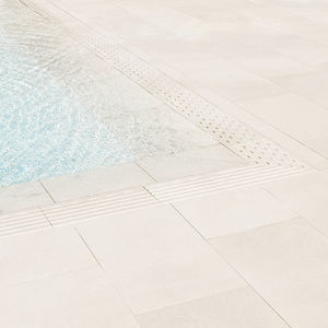 borde de piscina de gres porcelánico