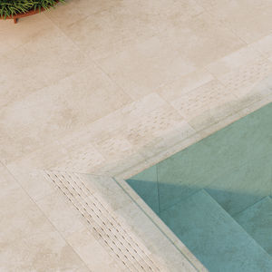 borde de piscina de gres porcelánico