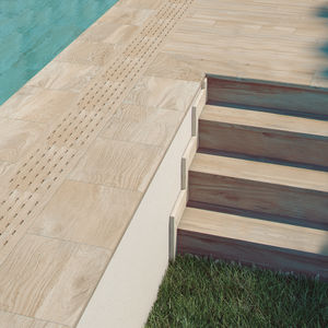 borde de piscina de gres porcelánico