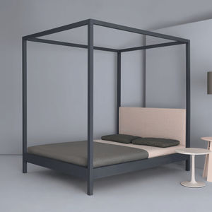 cama con dosel