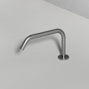 caño para lavabo de metal