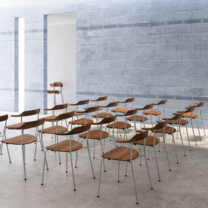 silla contemporánea / tapizada / con reposabrazos / PEFC