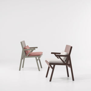 silla contemporánea / con reposabrazos / de tejido / de aluminio