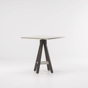 mesa alta contemporánea