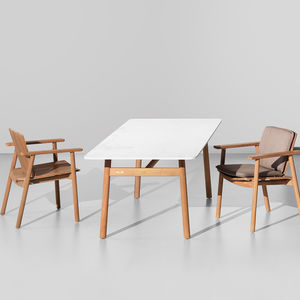 mesa de comedor contemporánea
