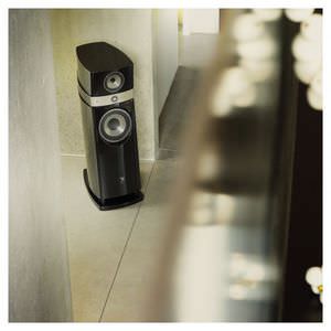 altavoz de estantes
