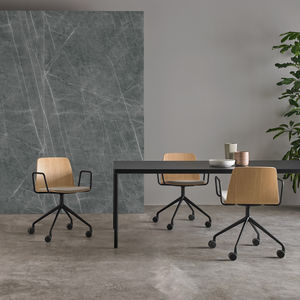 silla de trabajo de roble blanco