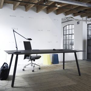 mesa contemporánea