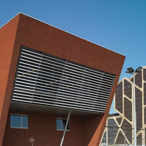 celosía con lamas de aluminio
