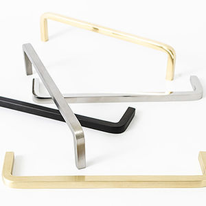 tirador para mueble de latón cepillado