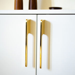 tirador para mueble de latón cepillado