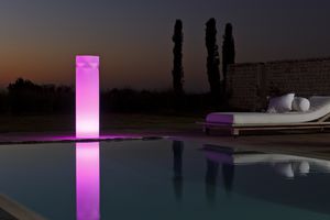 columna luminosa contemporánea