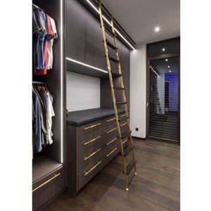 escalera elevada con ganchos