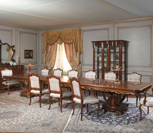 mesa de comedor de estilo Luis XV