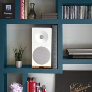 altavoz de estantes