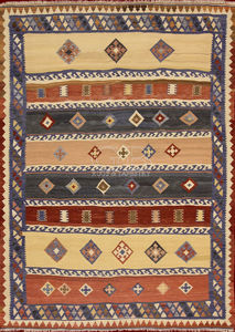 alfombra contemporánea / con motivos / de lana / rectangular