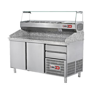 mesa de preparación para pizza
