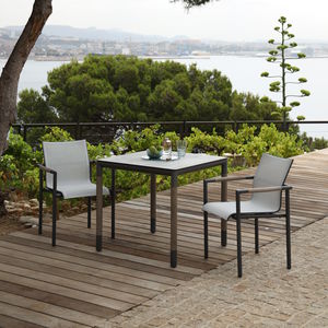 mesa contemporánea