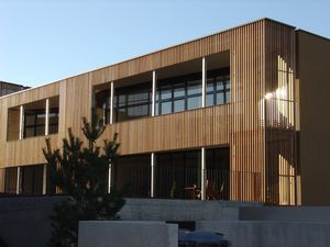 revestimiento de fachada de madera / ranurado / de paneles