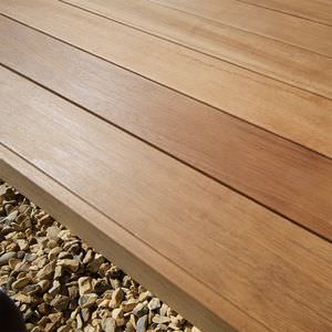 tarimas de exterior de madera de frondosa