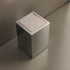 cubo de basura de baño