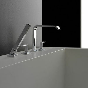 grifo mezclador para bañera / en encimera / de níquel / de metal cromado