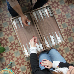 mesa de backgammon contemporánea