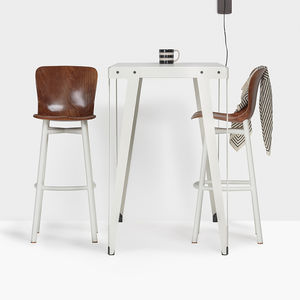 mesa alta contemporánea