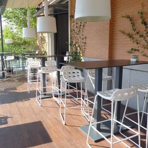 silla de bar contemporánea