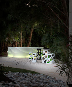 bar de jardín luminoso