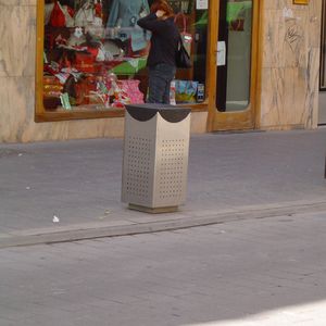 cubo de basura público