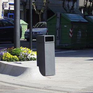 cubo de basura público
