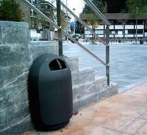 cubo de basura público / de pared / de acero galvanizado / de aluminio fundido
