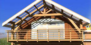 estructura de tejado de madera de madera maciza