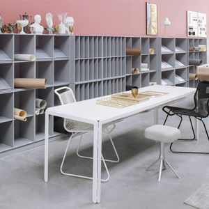 mesa de trabajo contemporánea