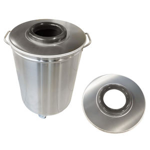 cubo de basura en isla