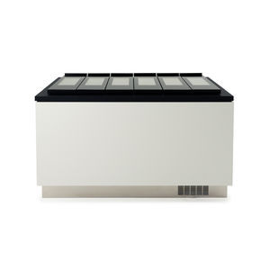 vitrina refrigerada con cubetas