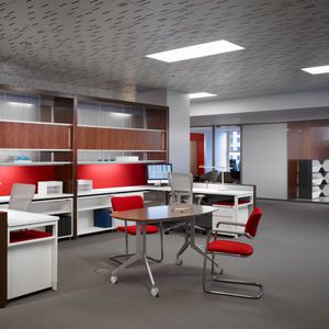 silla de visita contemporánea / con reposabrazos / tapizada / apilable