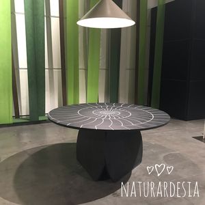 mesa contemporánea