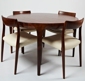 mesa de comedor de diseño escandinavo