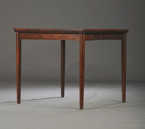 mesa de comedor de diseño escandinavo