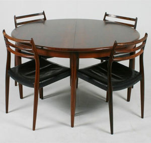 mesa de comedor de diseño escandinavo
