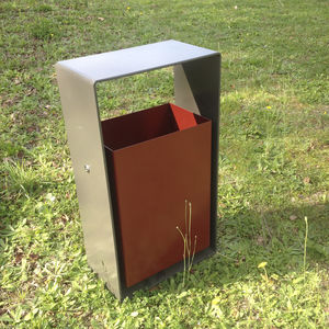 cubo de basura público