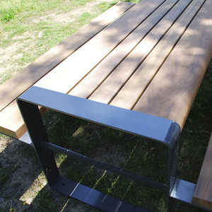 conjunto de mesa y banco contemporáneo / de madera / de acero galvanizado / de jardín