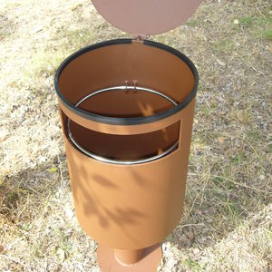 cubo de basura público